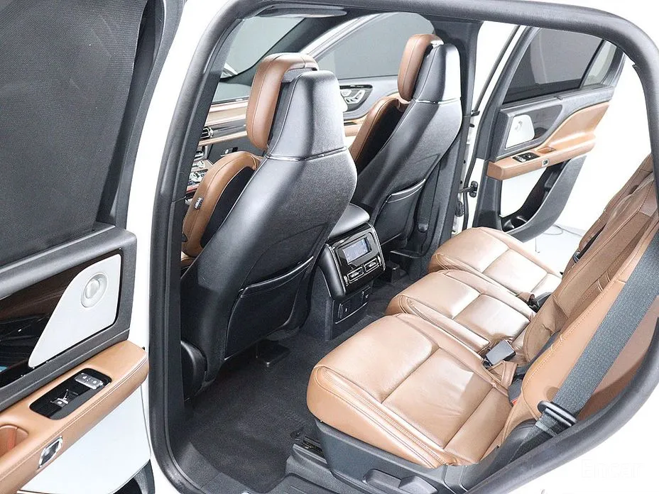 Фото 19 - Lincoln Aviator