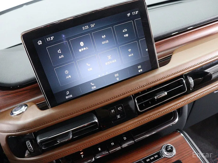 Фото 7 - Lincoln Aviator