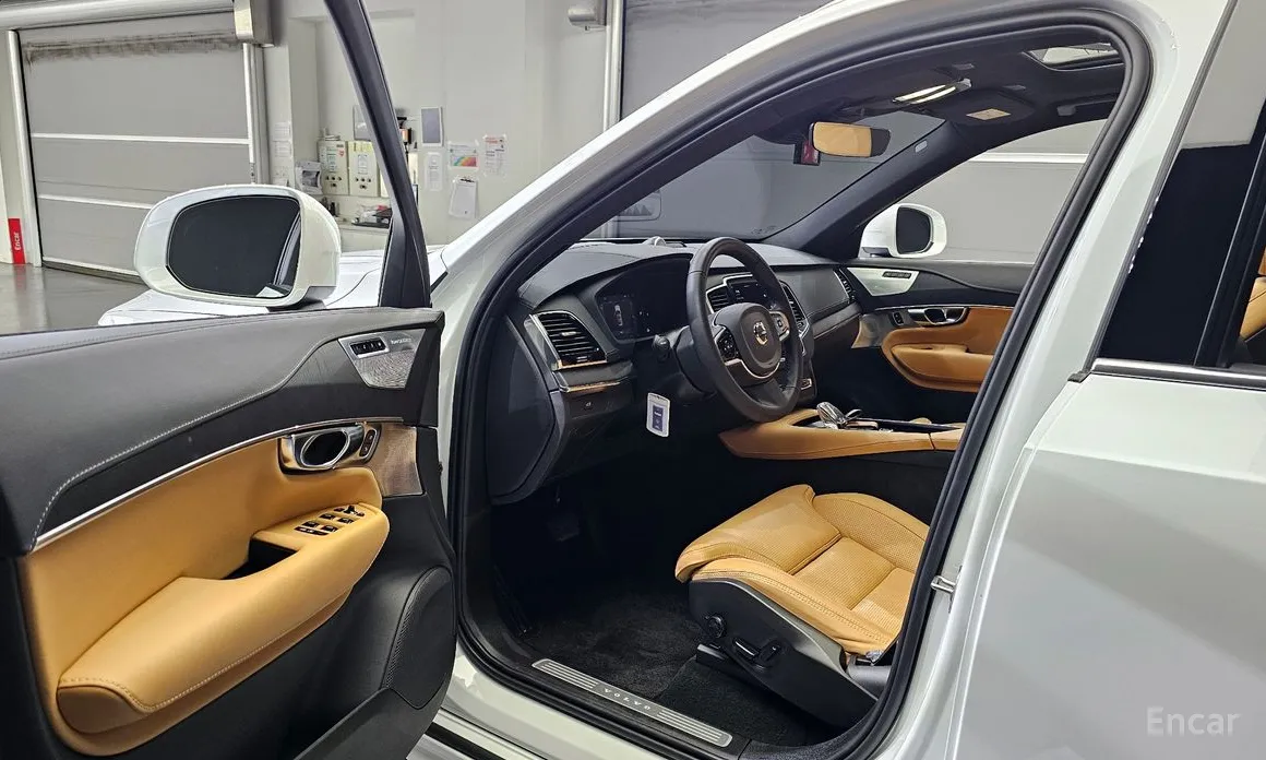 Фото 10 - Volvo XC90