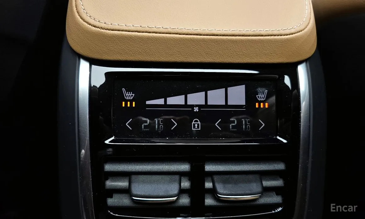 Фото 18 - Volvo XC90