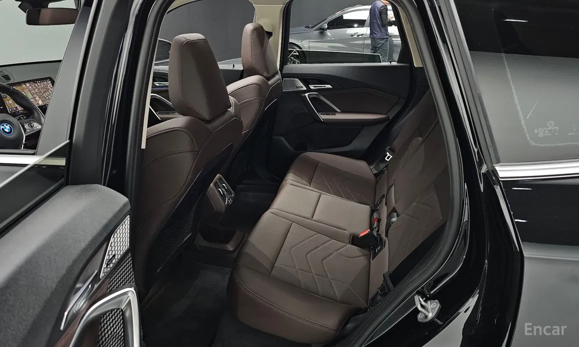 Фото 12 - BMW iX1