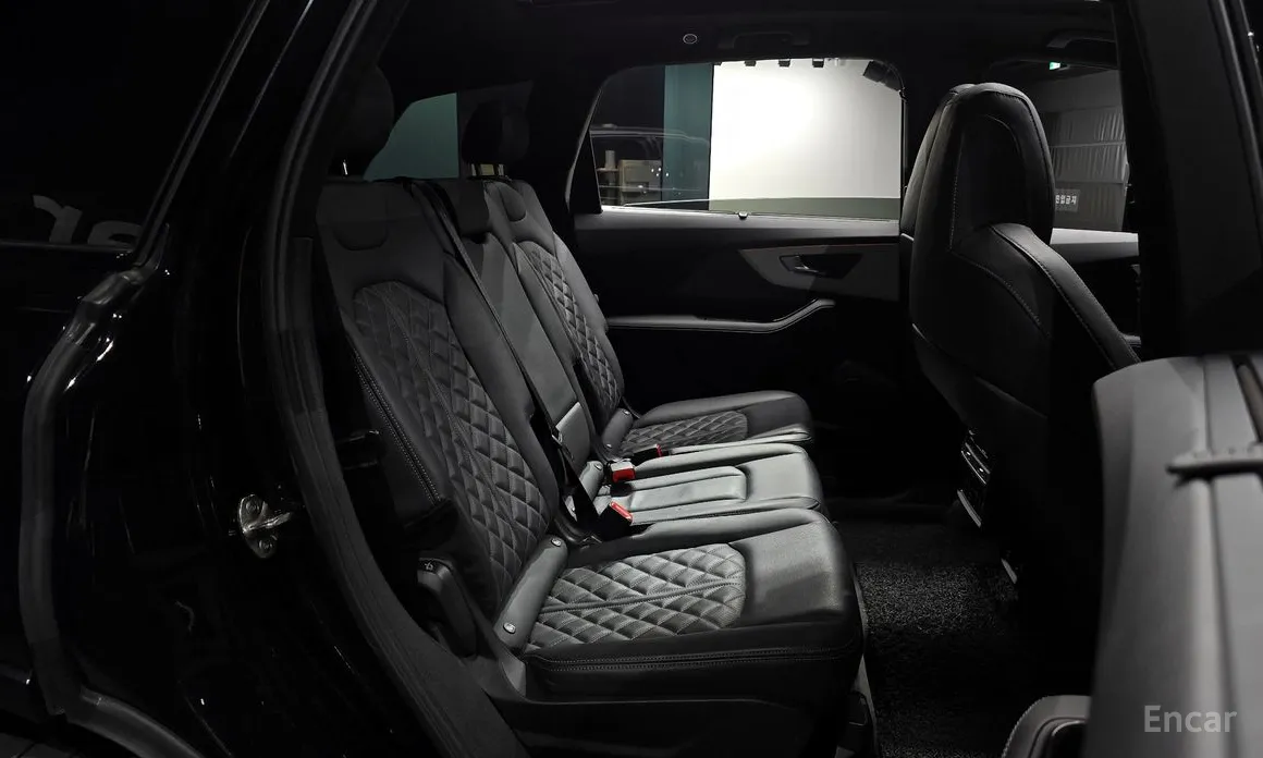 Фото 12 - Audi Q7