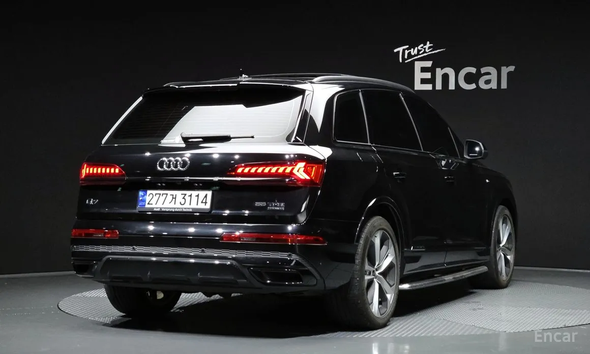 Фото 2 - Audi Q7