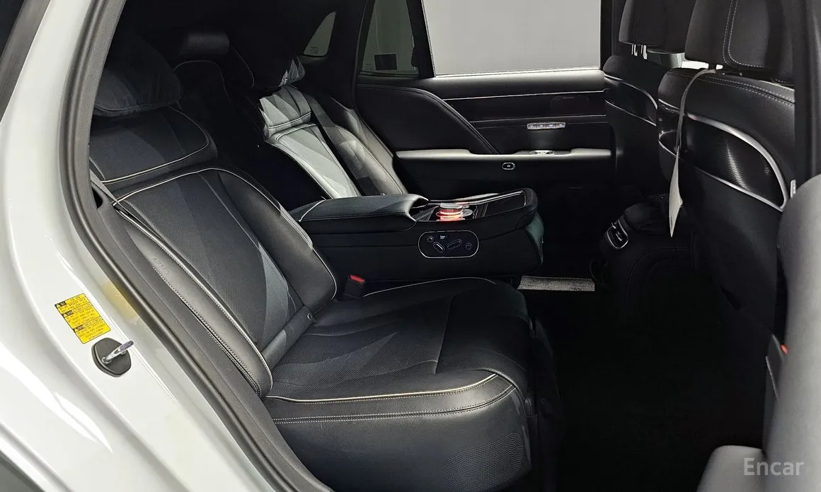 Фото 12 - Genesis G90
