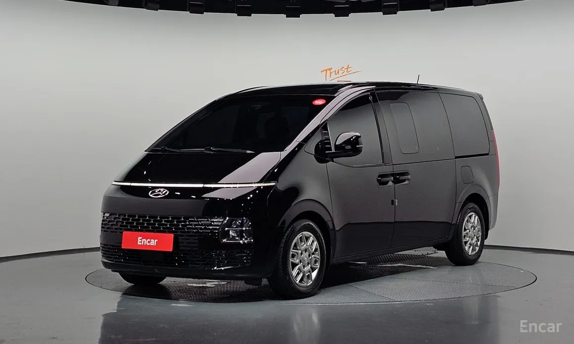 Фото 1 - Hyundai Staria