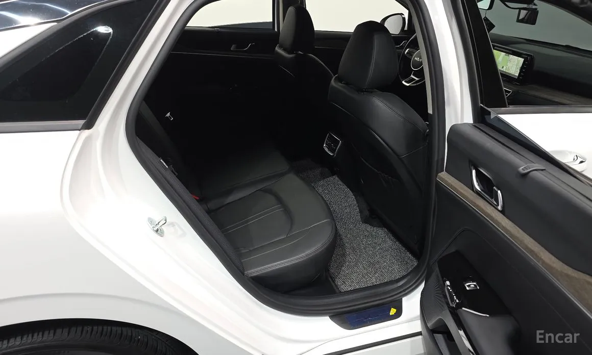 Фото 16 - Kia K5