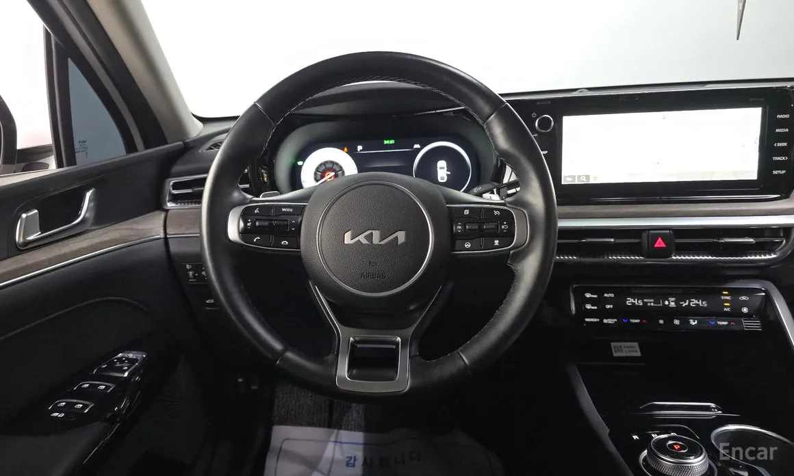 Фото 17 - Kia K5