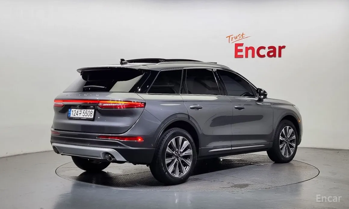 Фото 2 - Lincoln Corsair