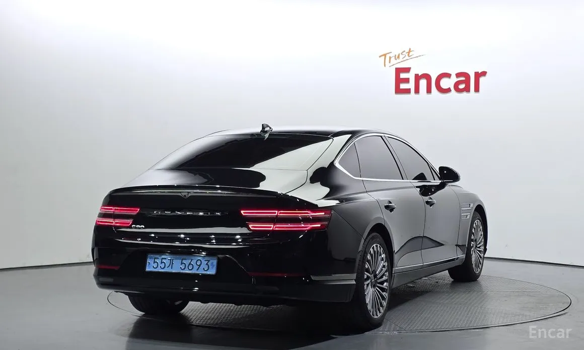 Фото 2 - Genesis G80