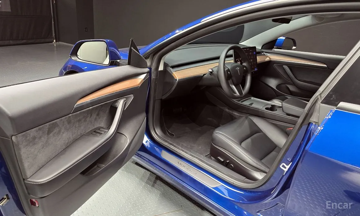 Фото 10 - Tesla Model 3
