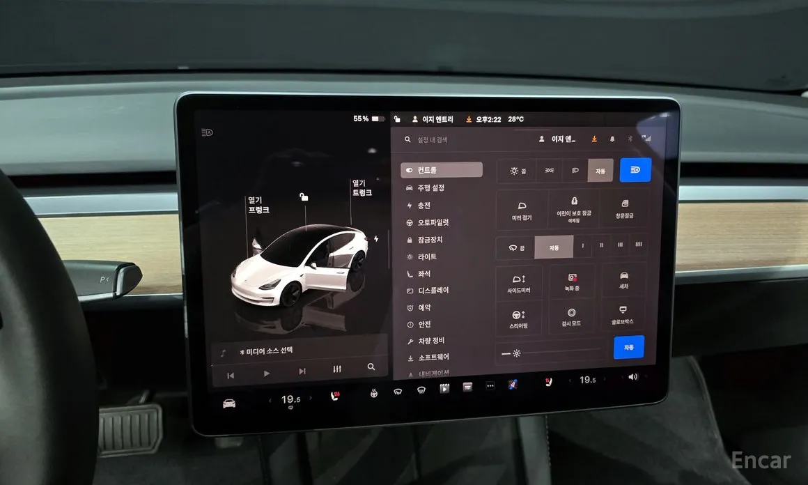 Фото 15 - Tesla Model 3