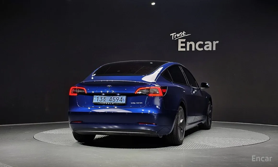 Фото 4 - Tesla Model 3