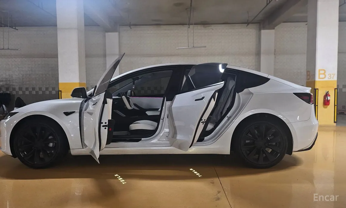 Фото 1 - Tesla Model 3