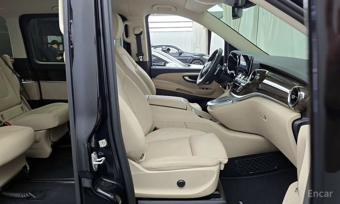 Фото 15 - Mercedes-Benz V-Class