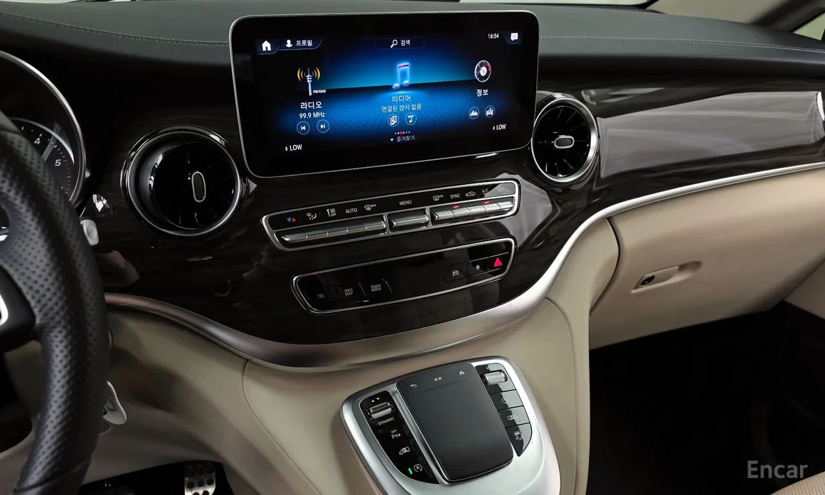 Фото 18 - Mercedes-Benz V-Class