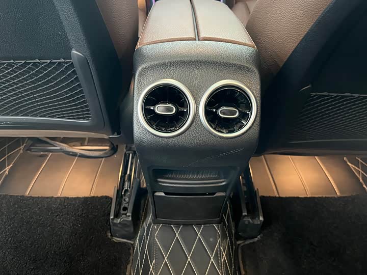 Фото 17 - Mercedes-Benz GLB-Class