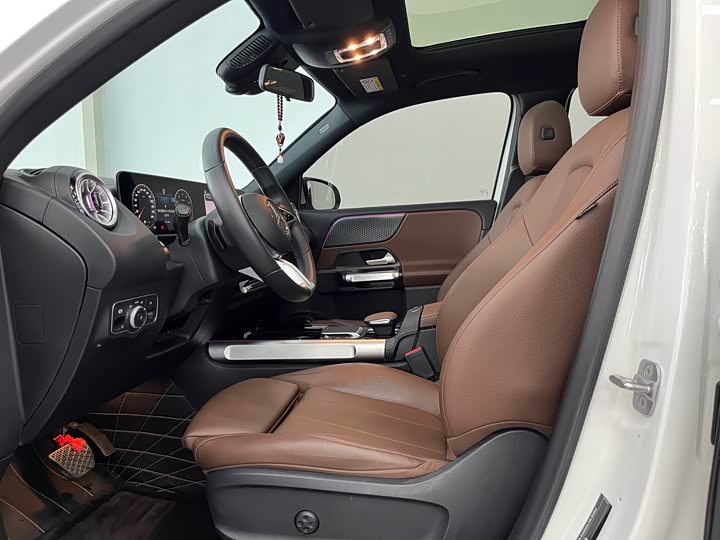 Фото 7 - Mercedes-Benz GLB-Class