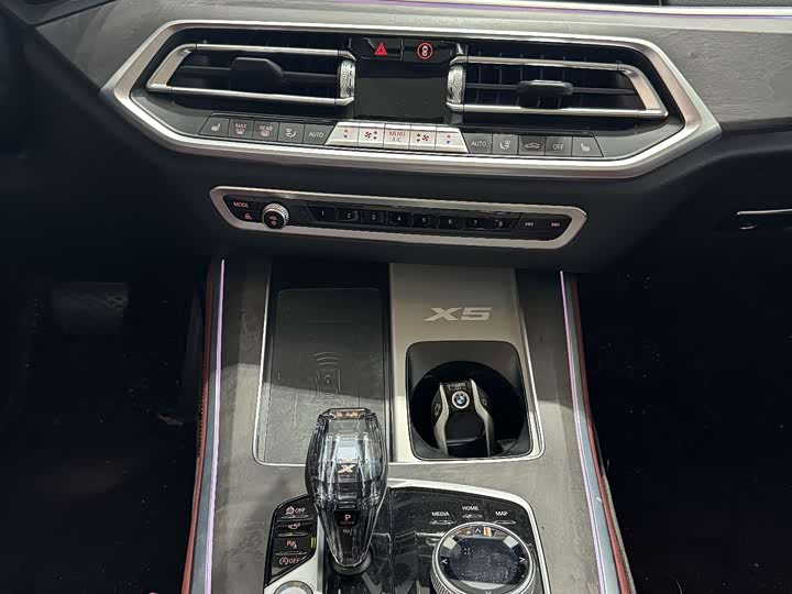 Фото 15 - BMW X5