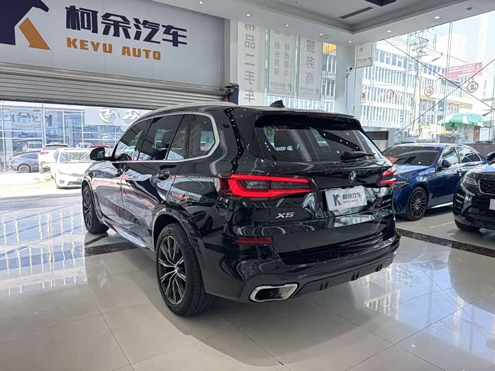 Фото 18 - BMW X5