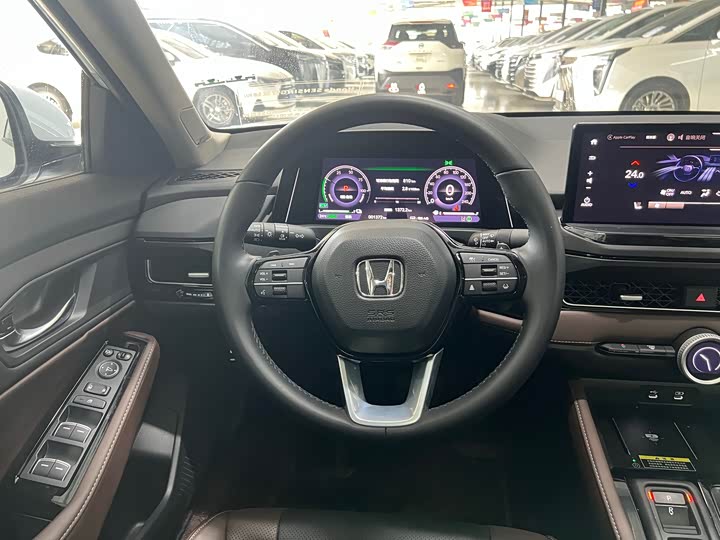 Фото 10 - Honda Inspire Hybrid
