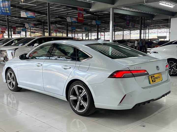 Фото 22 - Honda Inspire Hybrid