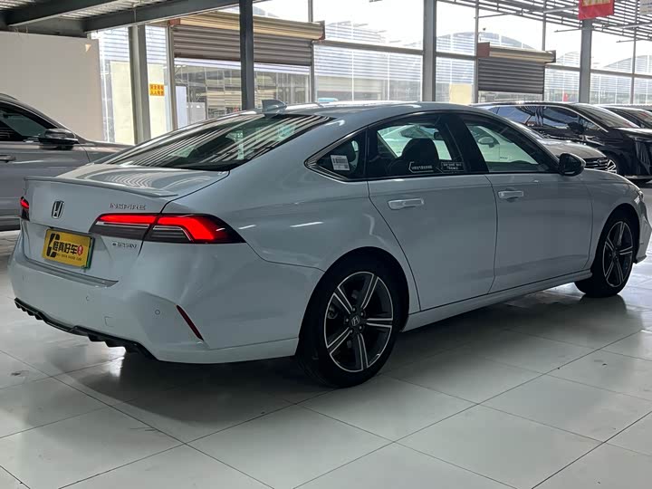 Фото 24 - Honda Inspire Hybrid