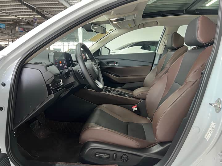 Фото 7 - Honda Inspire Hybrid