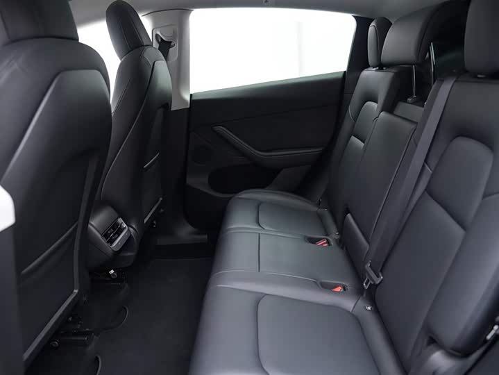 Фото 14 - Tesla Model Y