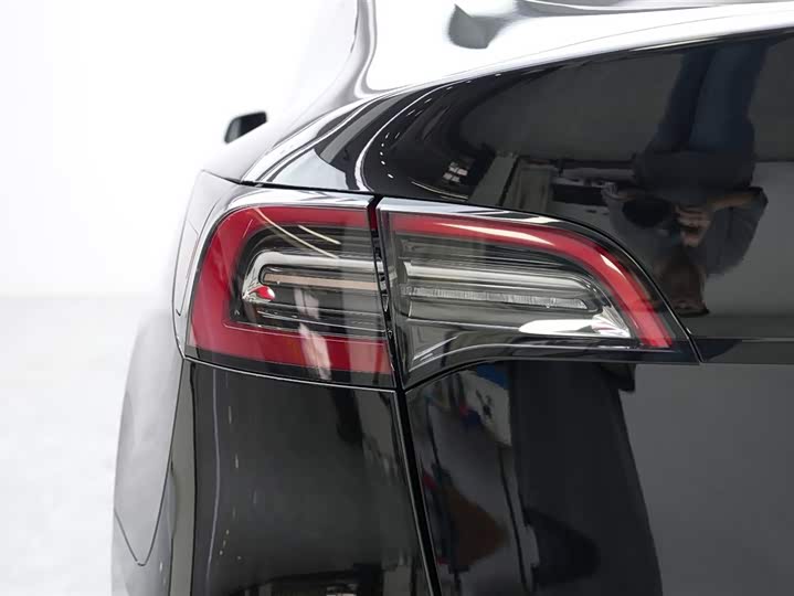 Фото 18 - Tesla Model Y