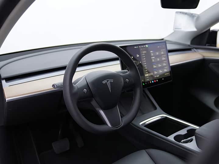 Фото 8 - Tesla Model Y