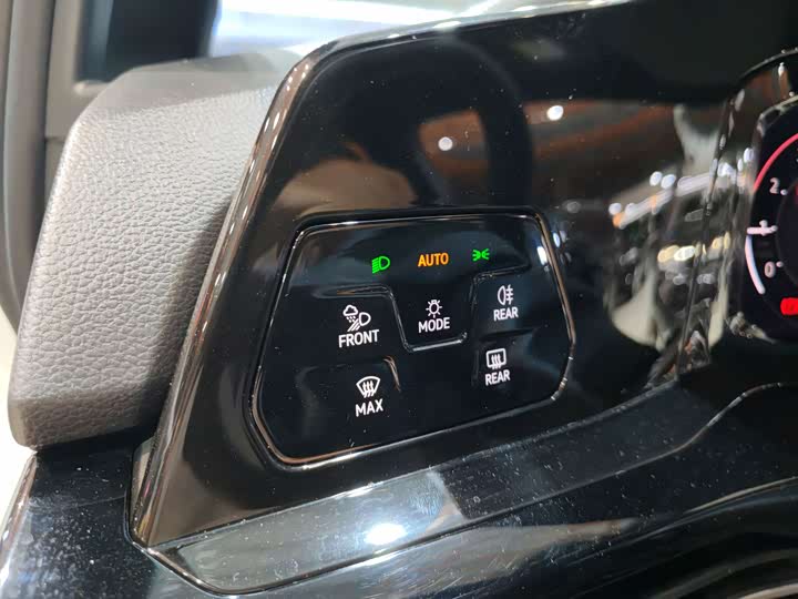 Фото 12 - Volkswagen Golf