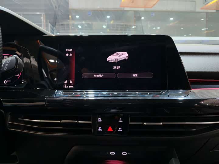 Фото 17 - Volkswagen Golf