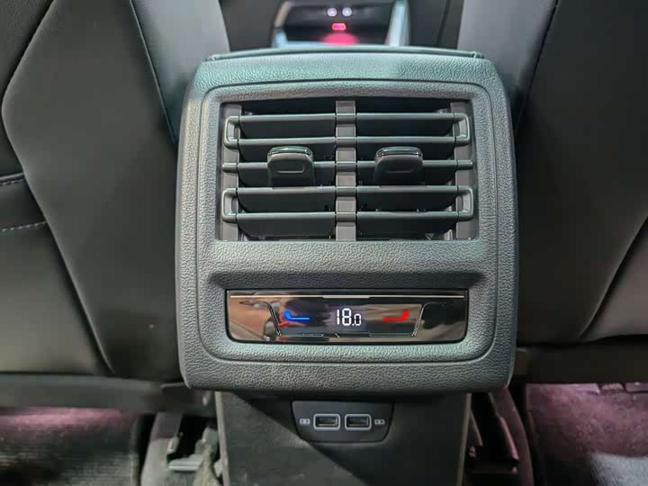 Фото 19 - Volkswagen Golf