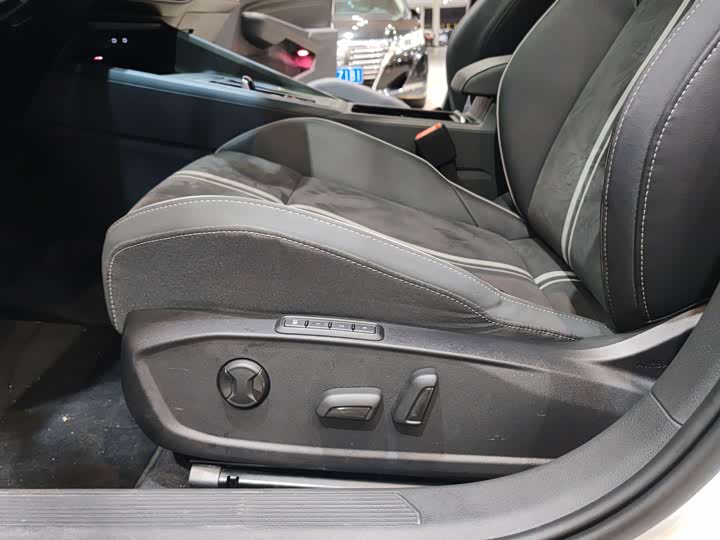 Фото 20 - Volkswagen Golf