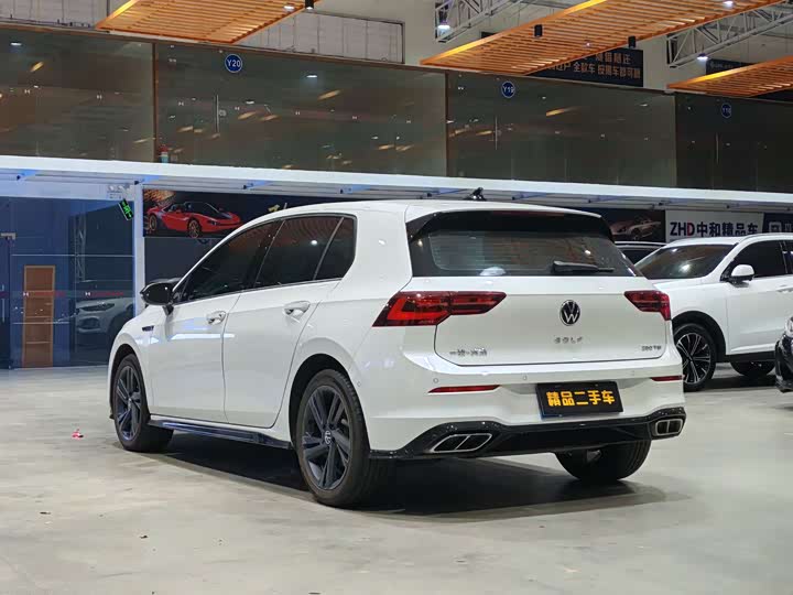 Фото 3 - Volkswagen Golf