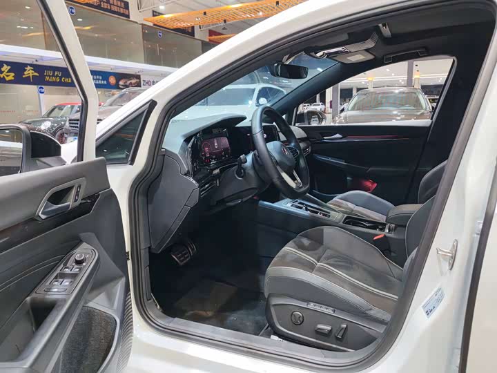 Фото 4 - Volkswagen Golf