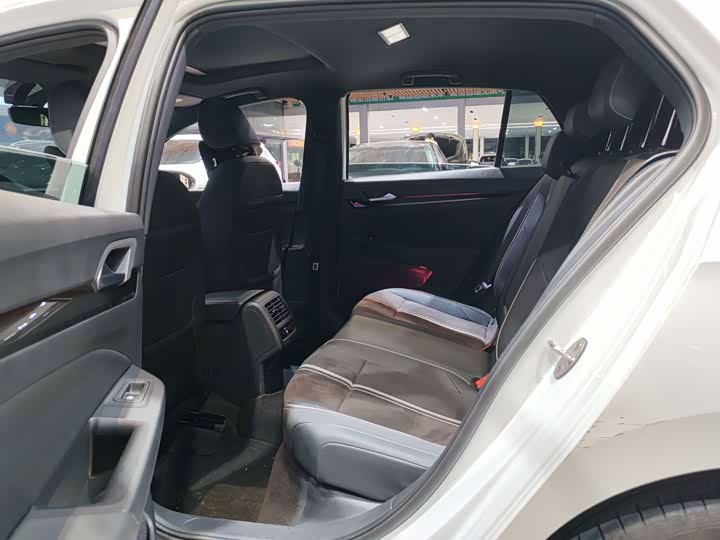 Фото 6 - Volkswagen Golf