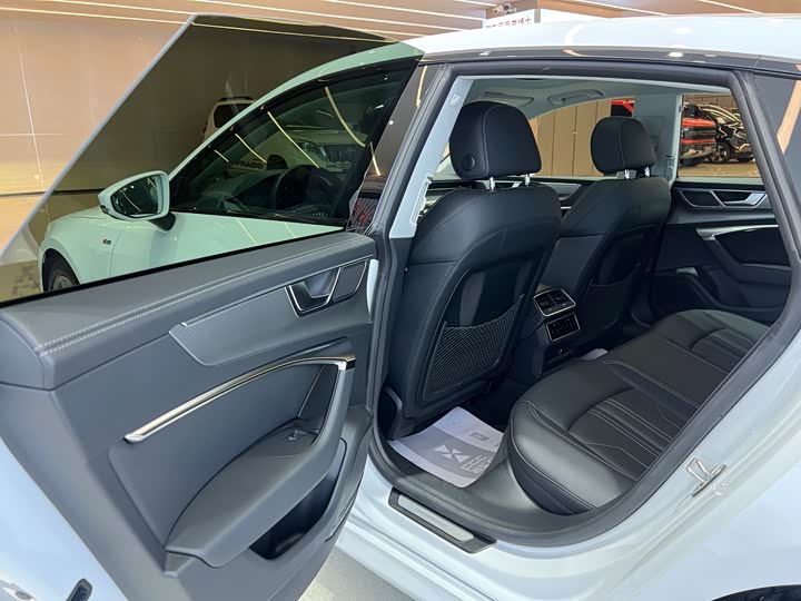 Фото 13 - Audi A7