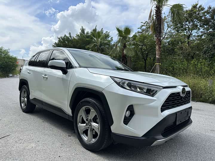 Фото 3 - Toyota RAV4