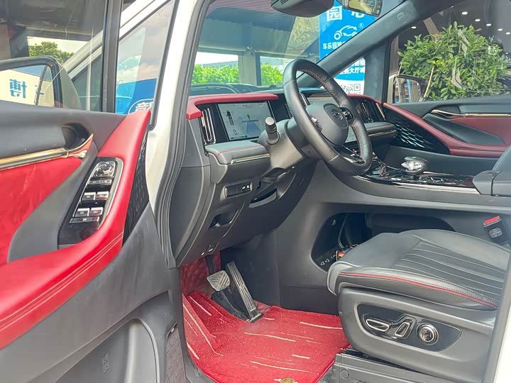 Фото 10 - GAC Trumpchi M8