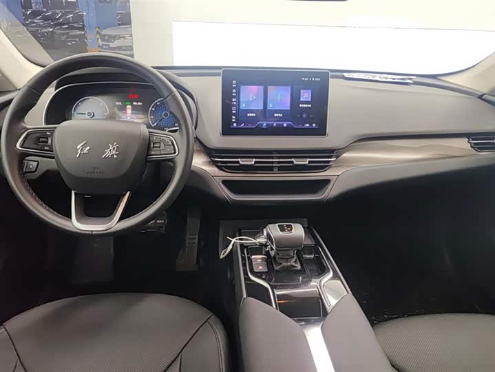 Фото 12 - Hongqi E-QM5