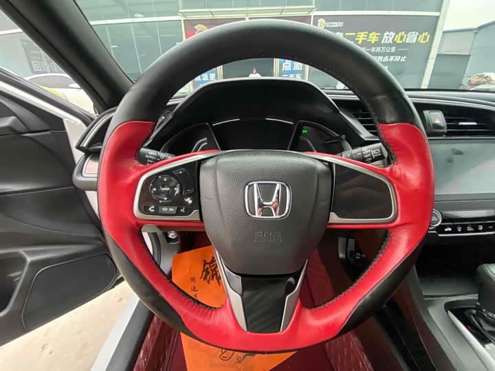 Фото 10 - Honda Civic