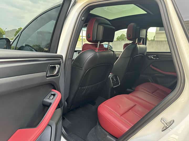 Фото 10 - Porsche Macan