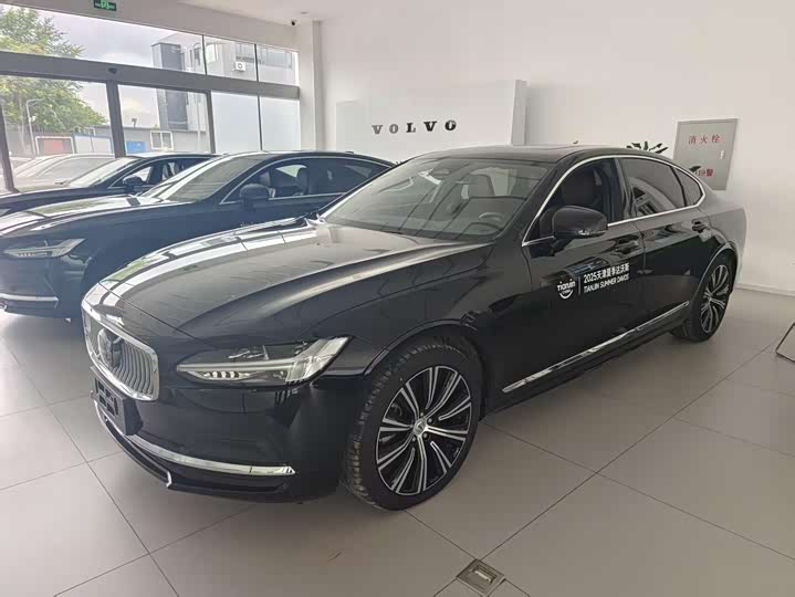 Фото 1 - Volvo S90