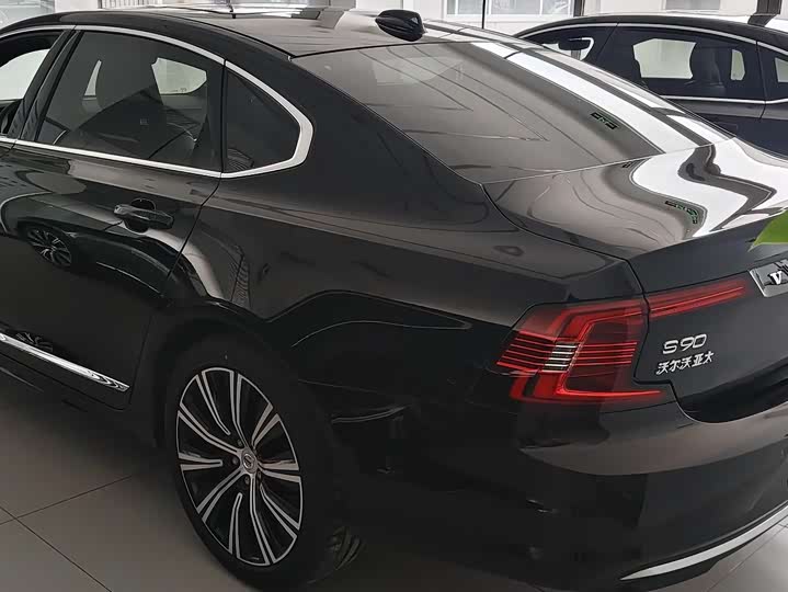 Фото 3 - Volvo S90