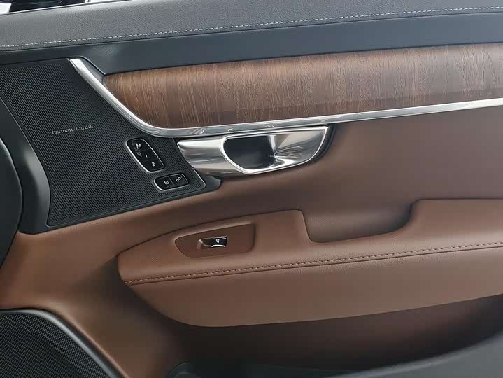 Фото 4 - Volvo S90