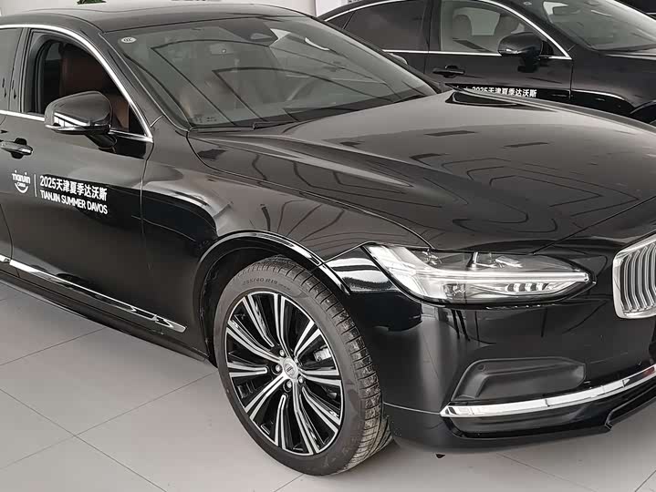 Фото 9 - Volvo S90