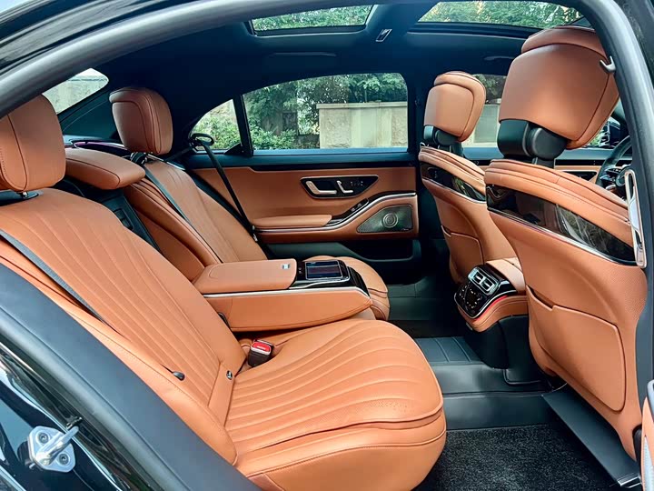 Фото 18 - Mercedes-Benz S-Class