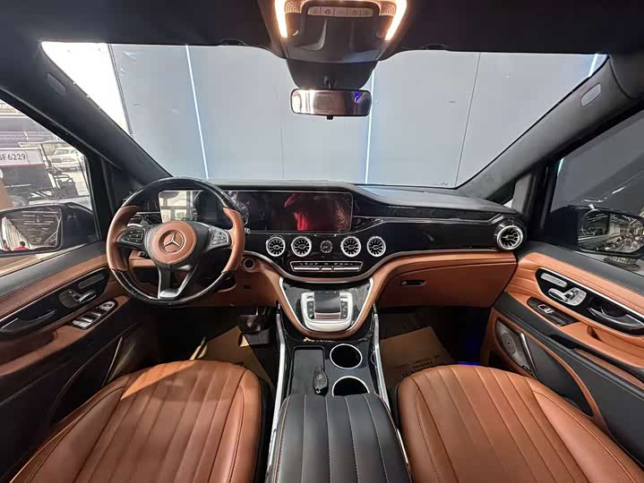 Фото 9 - Mercedes-Benz Vito