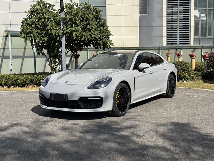 Фото 1 - Porsche Panamera